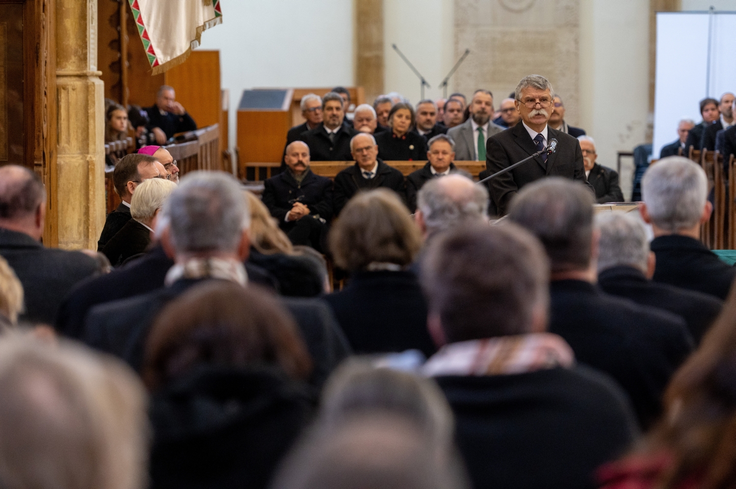 Kató Béla erdélyi püspök kibúcsúzó istentisztelete Kolozsváron  Kolozsvár, 2024. december 14. Kövér László, az Országgyűlés elnöke beszédet mond Kató Béla, az Erdélyi Református Egyházkerület püspökének mandátuma letétele alkalmából tartott kibúcsúzó istentiszteleten a kolozsvári Farkas utcai református templomban 2024. december 14-én. MTI/Kiss Gábor